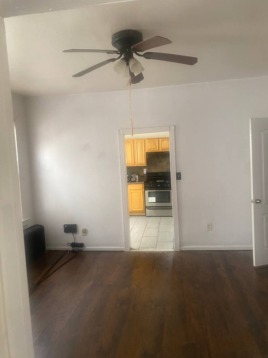 Room share to rent Newark, New Jersey 07112 It’s a huge space with a lot of closets is two