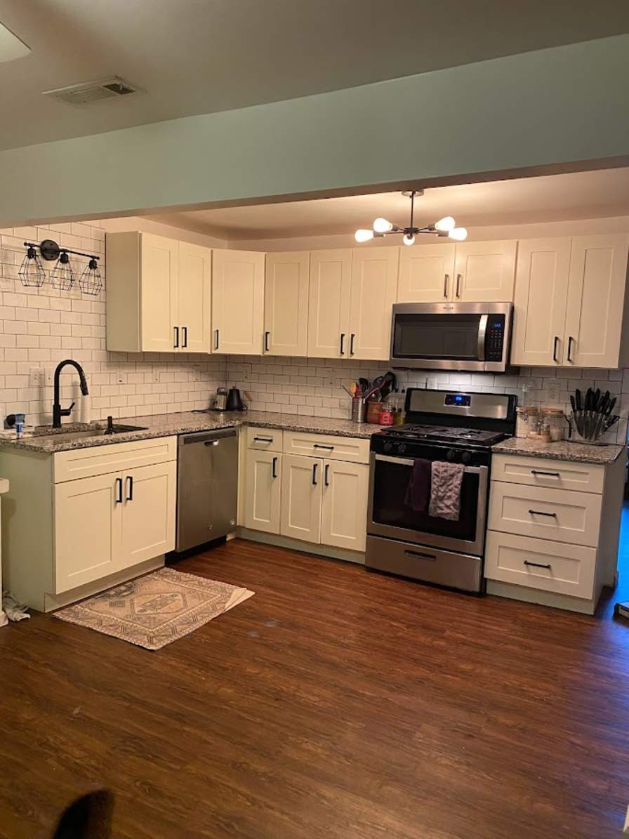 Private room to rent in share house Edgehill Drive, Kansas City