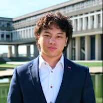 Photo of Ryan Thaulad