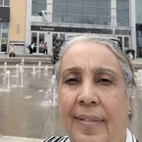 Photo of Elizabeth Santamaria