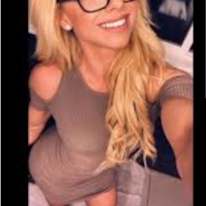 Photo of Dee