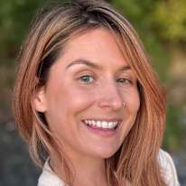 Photo of Erin Robertson