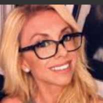 Photo of Dee