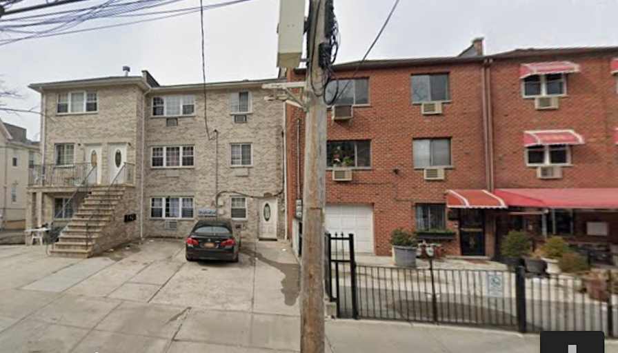 Private room to rent in share house Bronx, New York 10467 This is a 3 family home located in